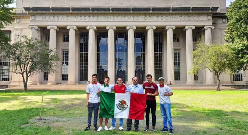 CECyTEJ destaca en el MIT